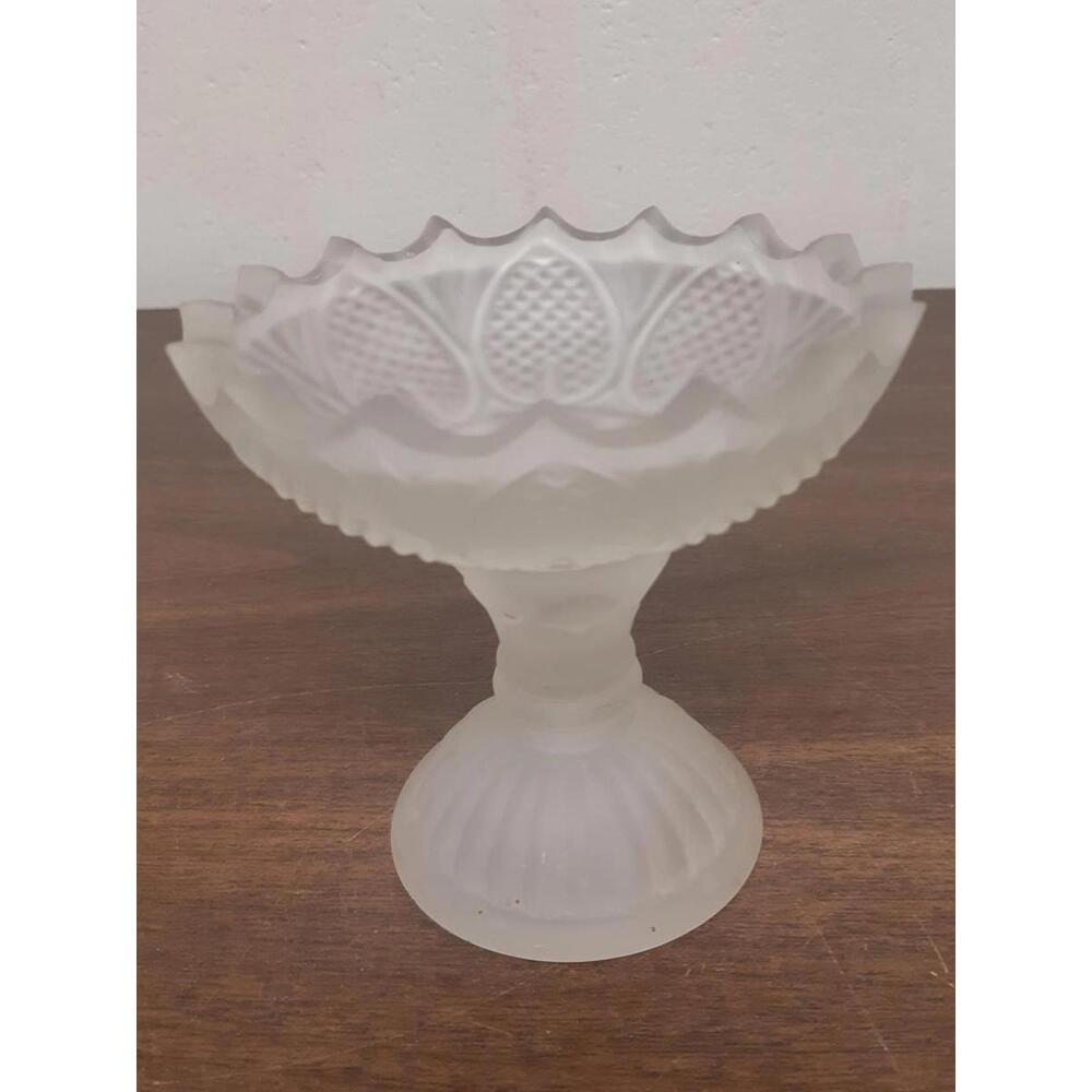 Exquisite frosted glass candy bowl